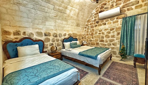 Habitación Confort, varias camas, vistas al patio