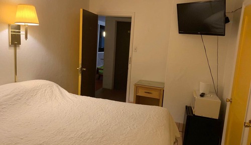 Habitación individual básica, 1 cama de matrimonio grande