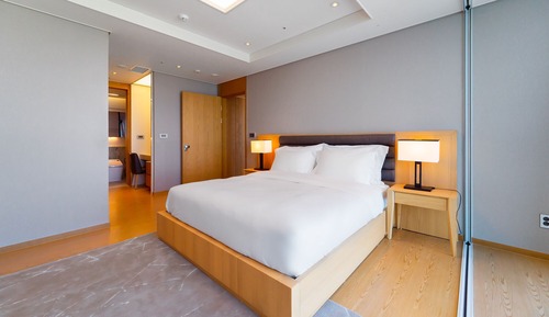 Suite Premier, vistas parciales al mar