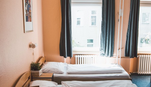 Habitación básica con 1 cama doble o 2 individuales