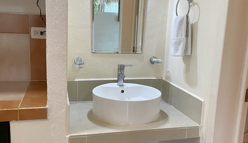 Apartamento familiar, 1 habitación, baño privado, vistas al jardín