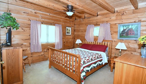 Casa, varias camas (Lazy Bear Retreat - Classic Cabin! )