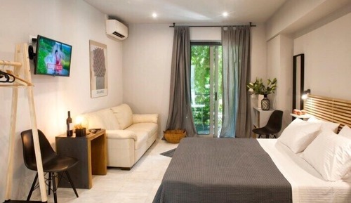 Estudio, balcón (BES #07)