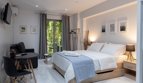 Estudio, balcón (BES #05)