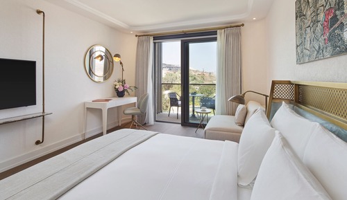 Comfort Room Land View