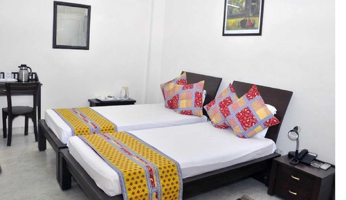 Habitación básica con 2 camas individuales, 2 camas individuales, fumadores