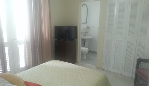 Habitación clásica con 1 cama doble o 2 individuales, 1 cama doble, no fumadores (121, 421)