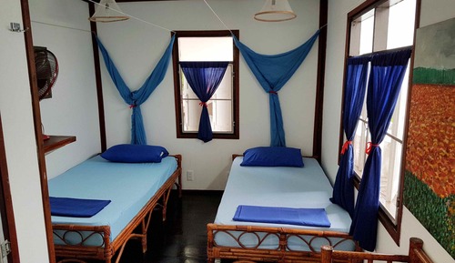Habitación básica con 1 cama doble o 2 individuales