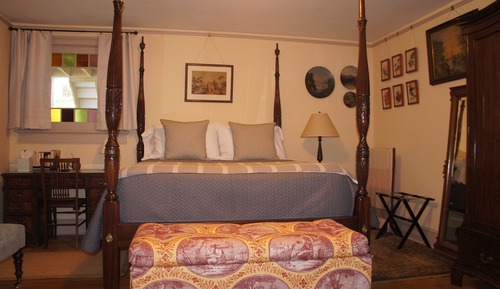 Habitación doble (The Artist's Room)