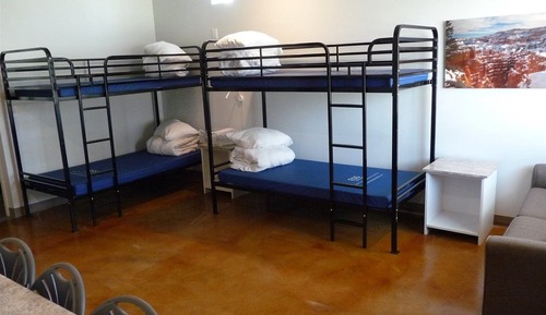 Estudio, varias camas