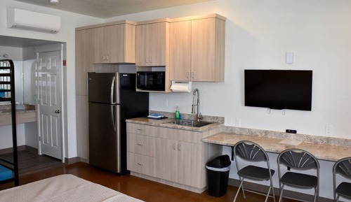 Estudio, varias camas