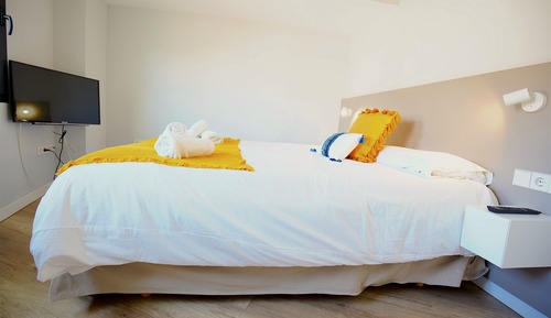 Apartamento superior, 2 habitaciones, cocina, vistas a la ciudad