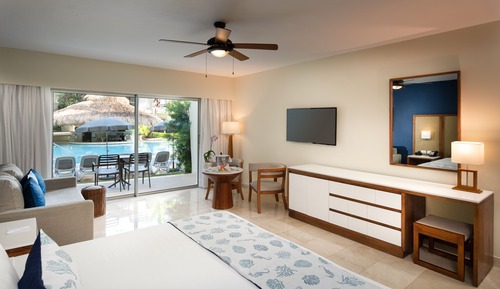 Junior Suite Premium Pool View (1 Adult)