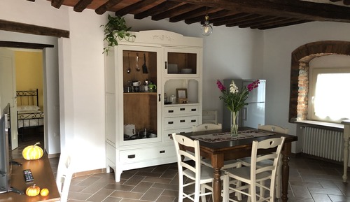 Apartamento básico, balcón, vistas a la colina