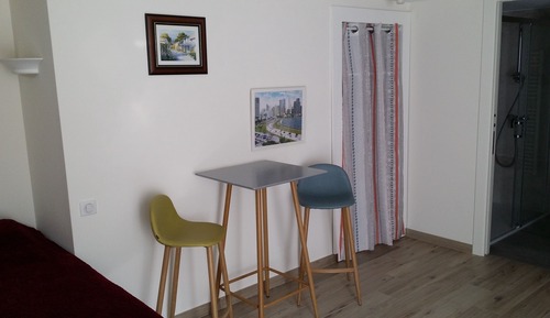 Estudio clásico, 1 cama de matrimonio