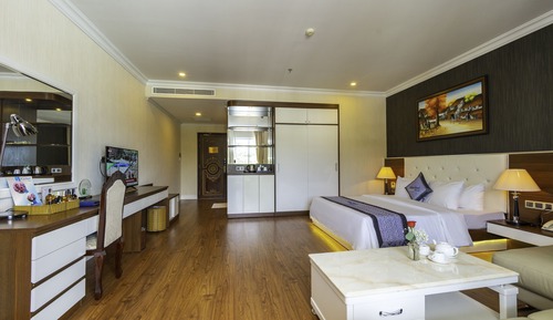 Suite, 1 cama de matrimonio grande, vistas a la ciudad