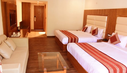 Suite familiar (with Banganga / Helipad Drop)