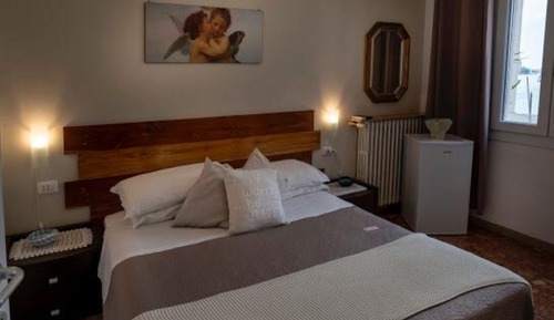 Habitación estándar doble, 1 cama de matrimonio, vistas parciales al mar, en la zona del jardín