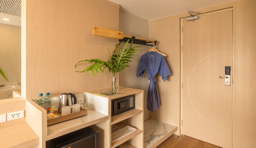 Deluxe Room with Pool View 