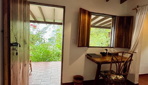 Habitación Confort doble, 1 cama de matrimonio, vistas al jardín, en edificio anexo