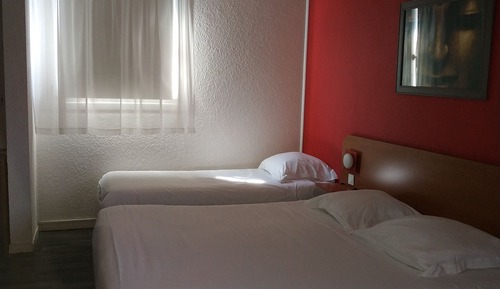 Habitación con 2 camas individuales