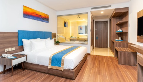 Habitación triple Deluxe, vistas parciales al mar