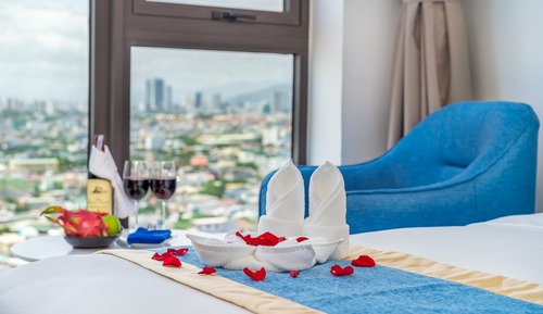 Habitación Deluxe con 1 cama doble o 2 individuales, vistas parciales al mar