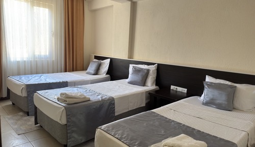 Apartamento básico, balcón, vistas a la piscina