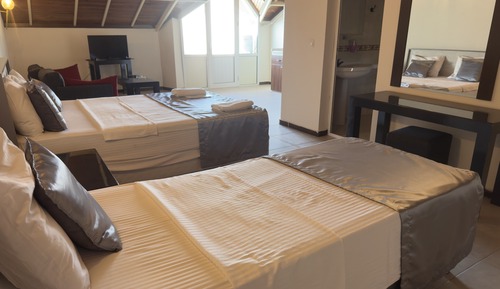 Suite estudio, balcón, vistas a la piscina (Attic)