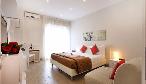 Habitación superior con 1 cama doble o 2 individuales, bañera de hidromasaje