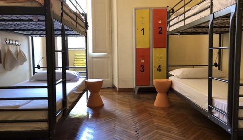 Dormitorio compartido superior, solo para mujeres, baño compartido