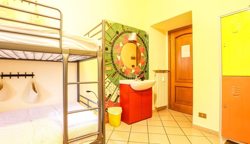 Dormitorio compartido estándar, dormitorio mixto, baño compartido