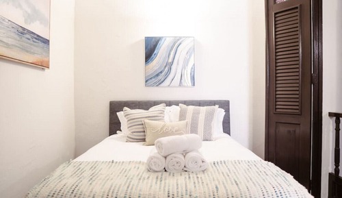 Comfort Apartment, Executive Level, (65 Fortaleza, Apt 7A, San Juan PR 00901)