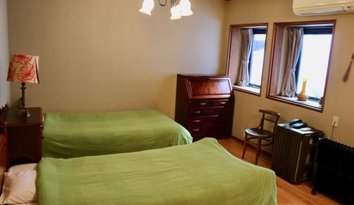 Habitación con 2 camas individuales