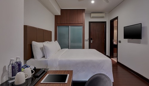 Habitación superior con 1 cama doble o 2 individuales, baño privado, vistas a la montaña