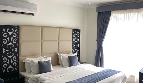 Studio Double with 1 Large Bed (Small Room)