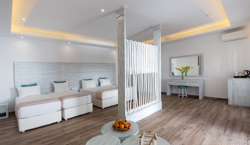 Habitación cuádruple Deluxe (with Spa Bath)