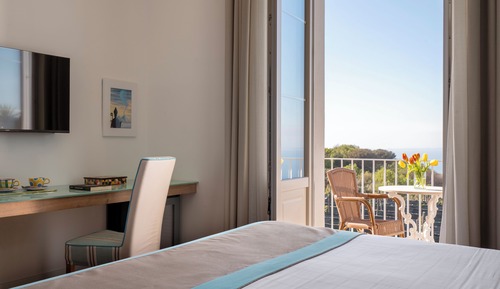 Habitación Deluxe con 1 cama doble o 2 individuales, balcón, vistas al mar