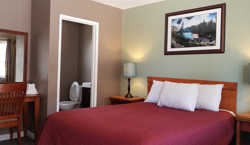 Standard Room, 1 Queen Bed