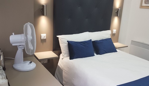 Habitación económica doble, 1 cama doble (Only Internal Corridor Windows)