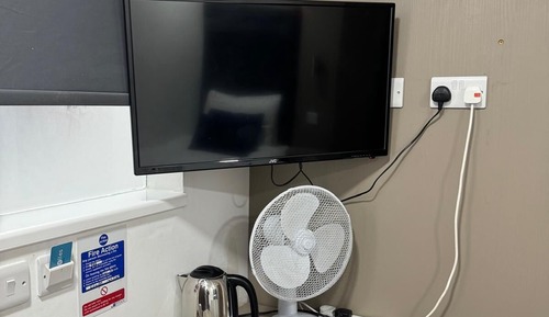 Habitación individual económica (Only Internal Corridor Windows)