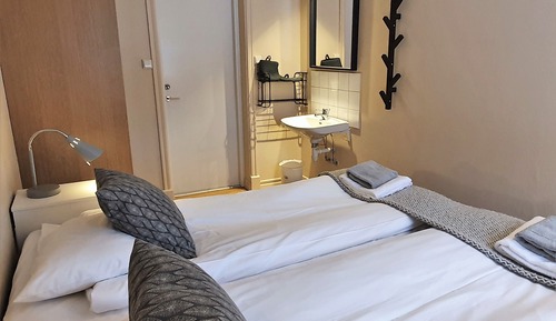 Habitación con 1 cama doble o 2 individuales, baño compartido