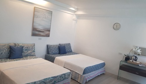 Habitación cuádruple Deluxe, 2 camas de matrimonio, vistas a la piscina