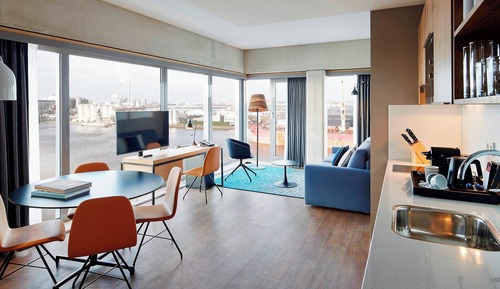 Suite, 1 cama de matrimonio, en esquina