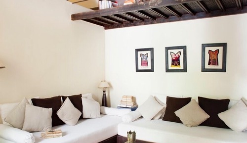 Suite Deluxe, varias camas, baño privado, vistas al patio (Merlin)