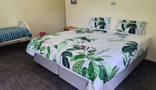 Habitación triple, varias camas, no fumadores, baño privado (Room 1)