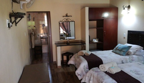 Habitación con 1 cama doble o 2 individuales (Rhino)