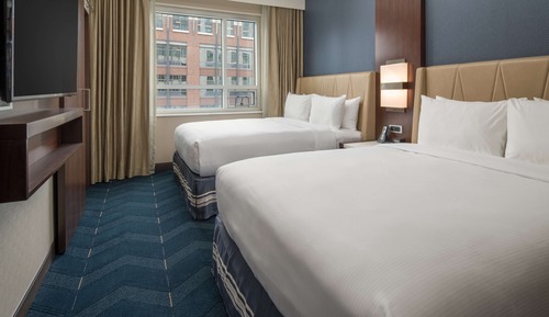 Suite (2 Room, 2 Queen Beds and 1 Sofabed)