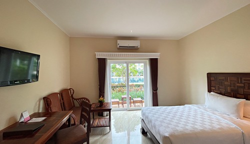 Superior Double or Twin - Pool View