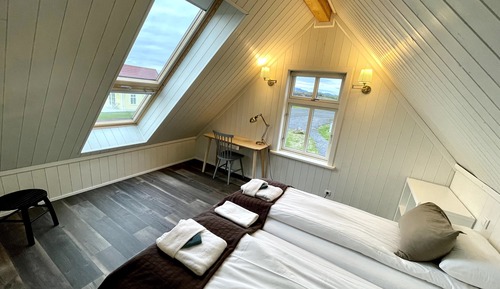 Cottage, 2 Bedrooms, River View, with Hot Tub and Sauna Access